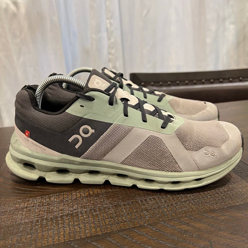 the On Cloudrunner sneakers gray and dusty green 9.5 men